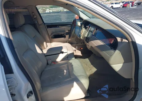 2010 Lincoln Town Car Signature Limited из США, поврежденный, VIN 2LNBL8CV4AX610956